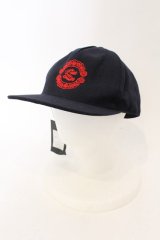 Moonage Devilment(清春) / EMBROIDERY FLAT VISOR キャップ  ブラック（ネイビー）ｘレッド O-25-01-09-072-Mo-za-YM-ZT191