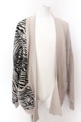 GLIMCLAP / Asymmetry pattern collar-less sweater カーディガン L ベージュ O-25-02-12-022-CL-to-YM-ZT0216