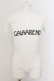 画像1: GalaabenD / ロゴプリントVネックTシャツ S ホワイト O-24-05-26-012-Ga-ts-YM-ZT218 (1)