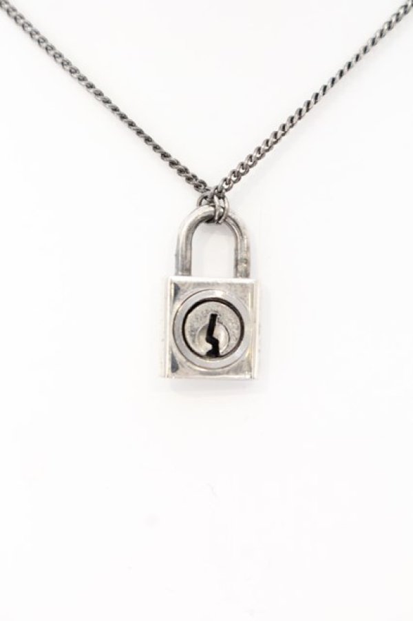 画像2: LAD MUSICIAN / NECKLACE MINI PADLOCK 　ネックレス  ダークシルバー O-24-07-23-046-LA-ac-YM-ZT471 (2)