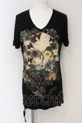 画像: KMRii / MAGNOLIA SKULL FLOWER Tシャツ 3 ブラック O-24-12-29-064-KM-ts-YM-ZT137